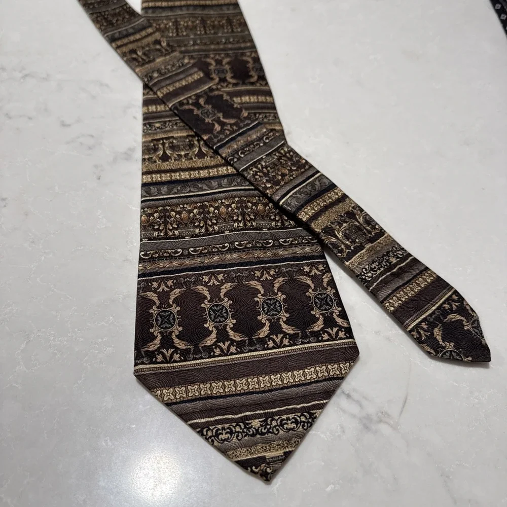 Roundtree & Yorke Silk Tie Extra Long  Geometric Made In USA XL 63X4